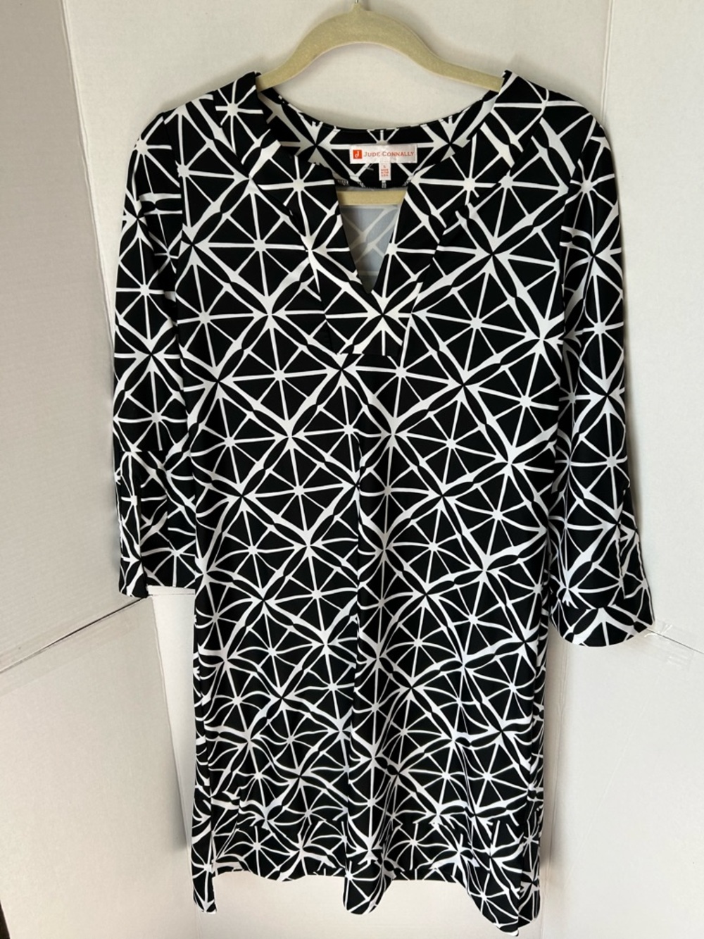 Jude Connally Black and White Geometric V-Neck Tunic Country Club Chic Resort Lg